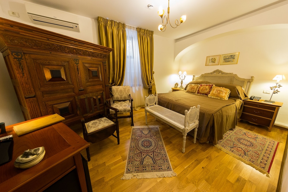 Grand Boutique Hotel 44/77