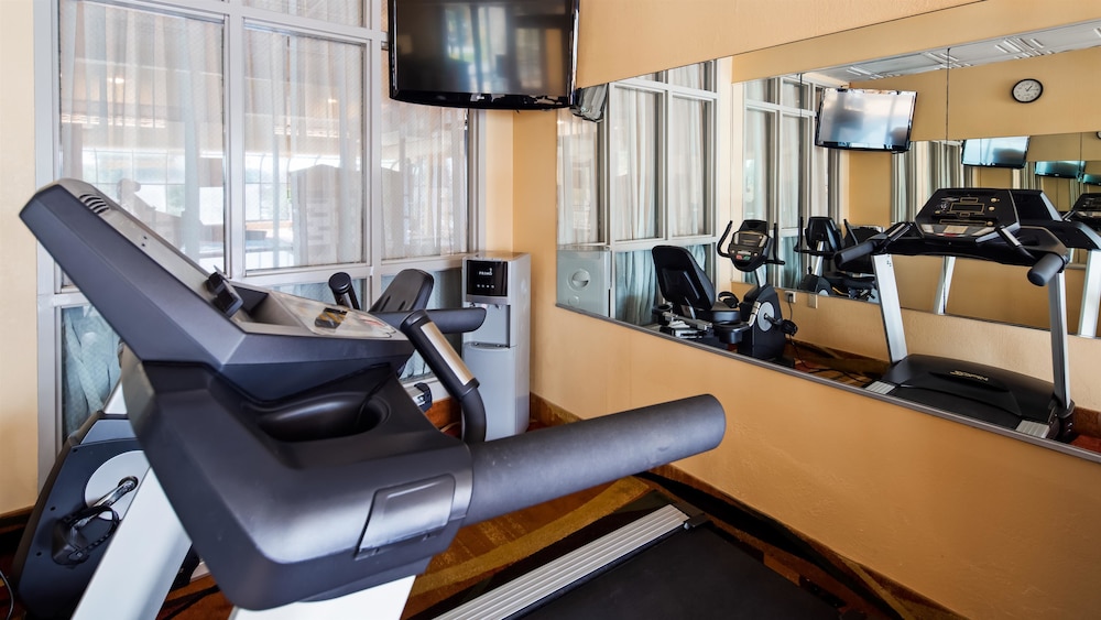 Best Western Knoxville Suites - Downtown 23/39