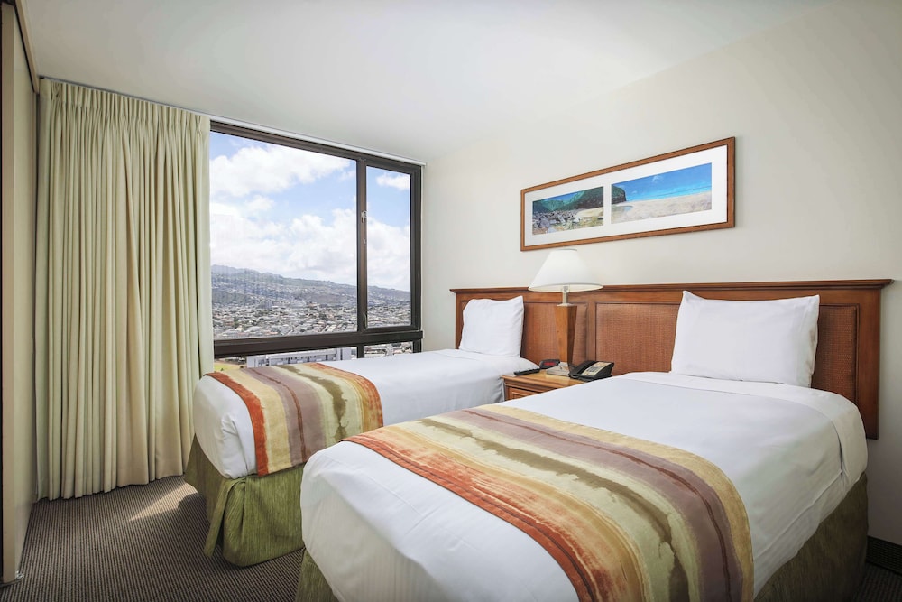 Room, Multiple Beds, Partial Ocean View
