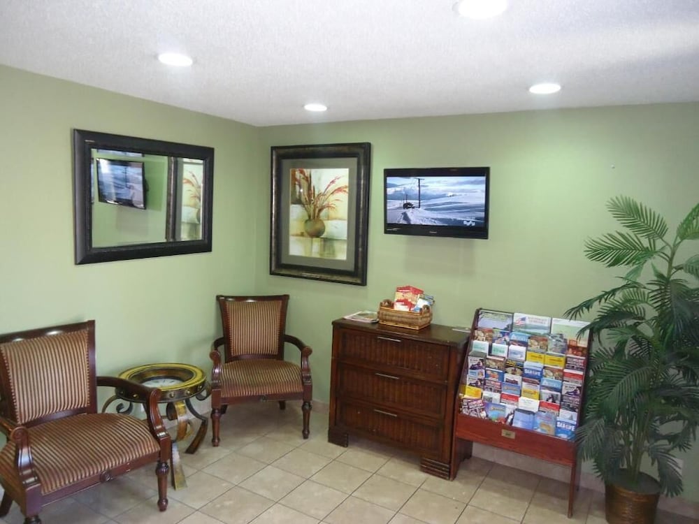 Town House Extended Stay Hotel Downtown 40/64
