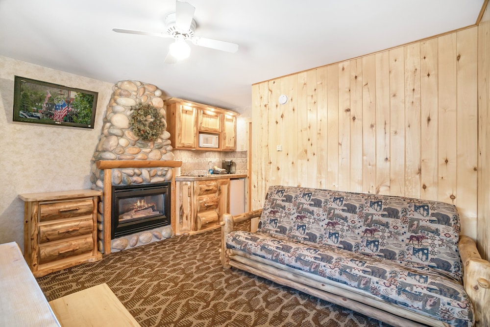 Spirit Lake Lodge and Snowmobile Rentals 9/63