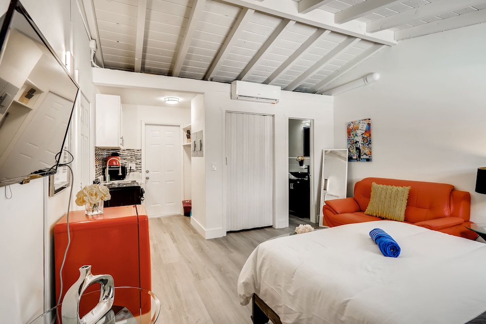 Economy, Apartment, Queen Bed