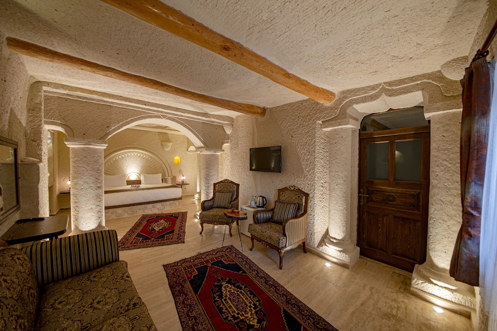 Farmer Cave House 33/50
