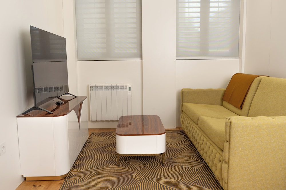 Metier Boutique Hotel 65/76