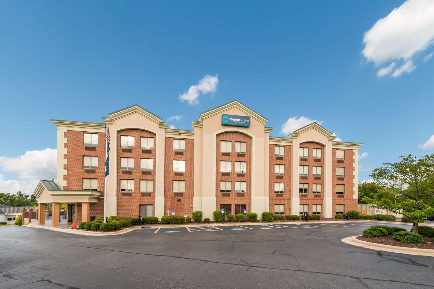 Clarion Pointe Greensboro Airport 5/44
