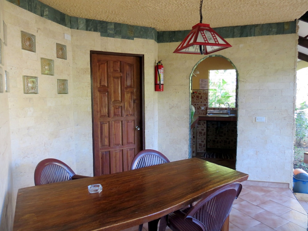 Alonaland Resort Apartelle 10/50