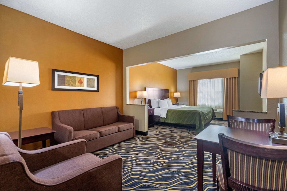 Quality Suites Addison-Dallas 30/42