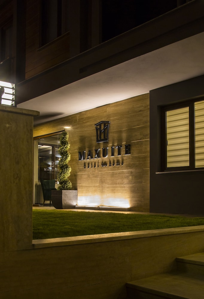 Maxuite Hotel In Home 5/37