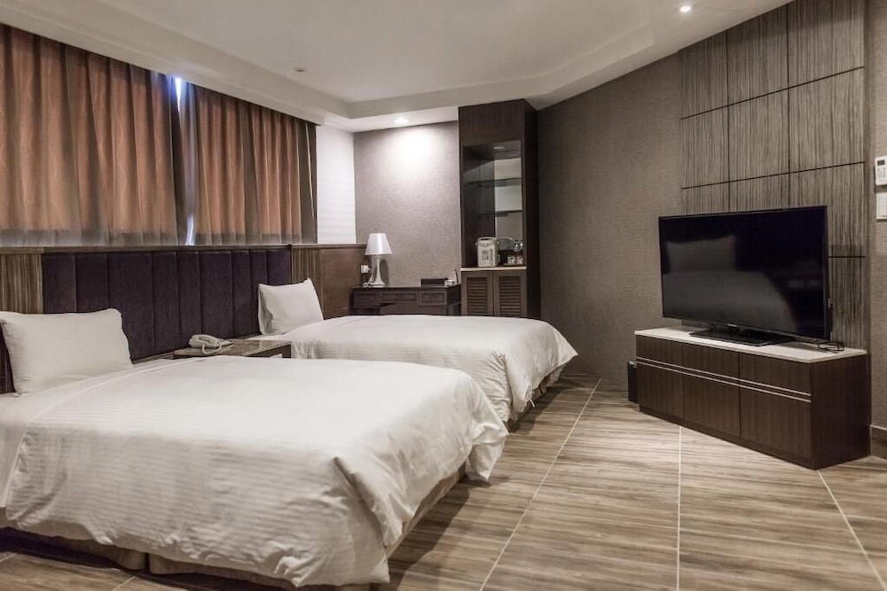 Maple Hotel 34/65
