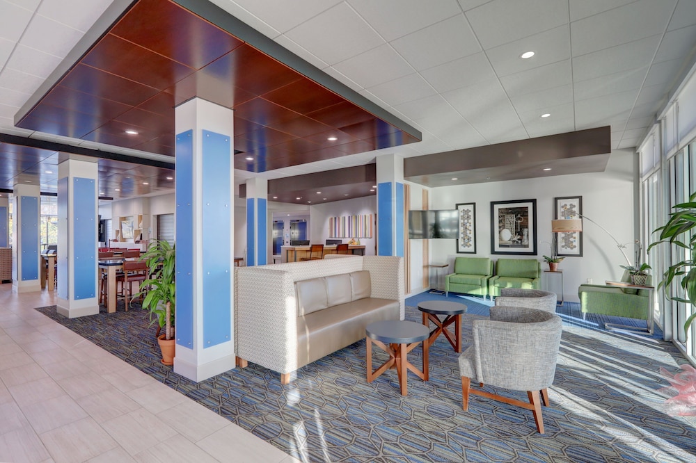 Holiday Inn Express & Suites Auburn Downtown 14/48