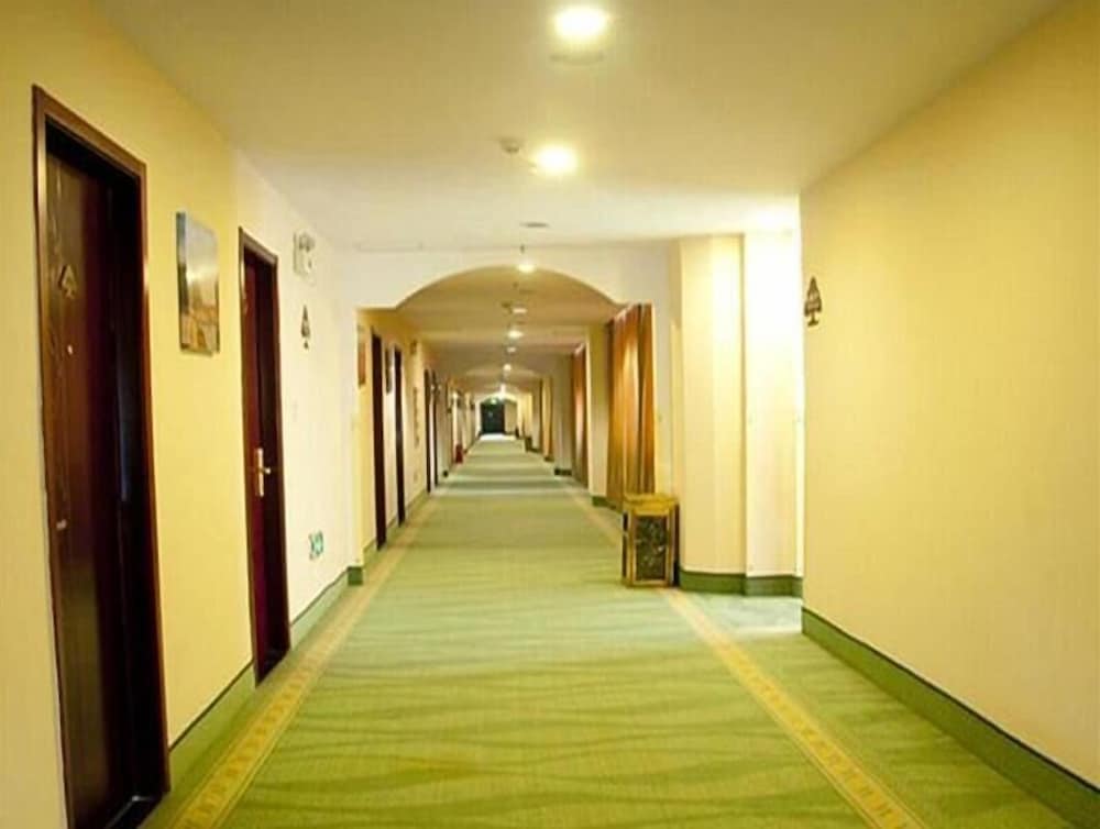 Greentree Inn Suzhou Taicang Baolong Square Express Hotel 38/53