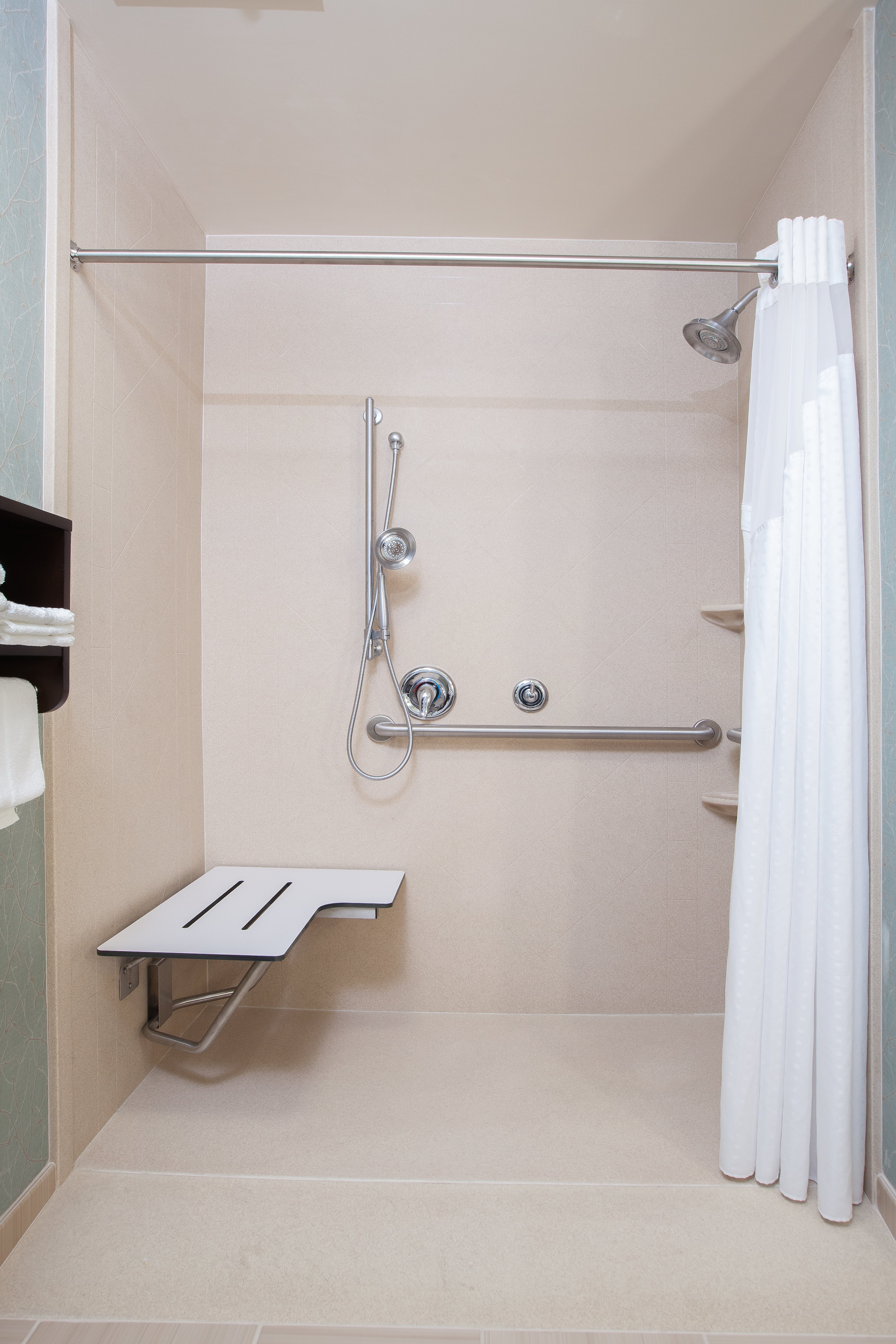 Holiday Inn Express Suites Eureka 56/56