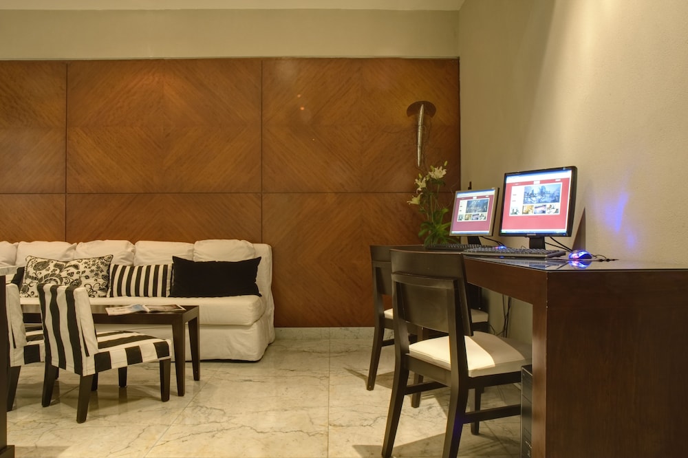 Broadway Hotel And Suites 41/50