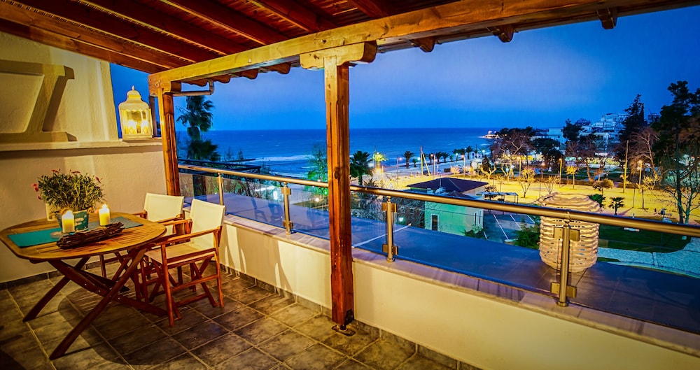 Aqua Mare Sea Side Rooms 25/50
