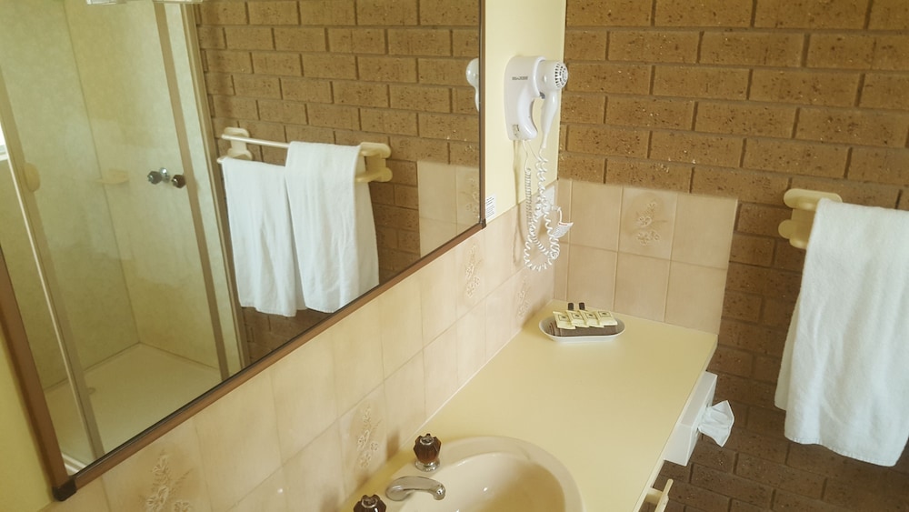 HEPBURN SPRINGS MOTOR INN 47/50
