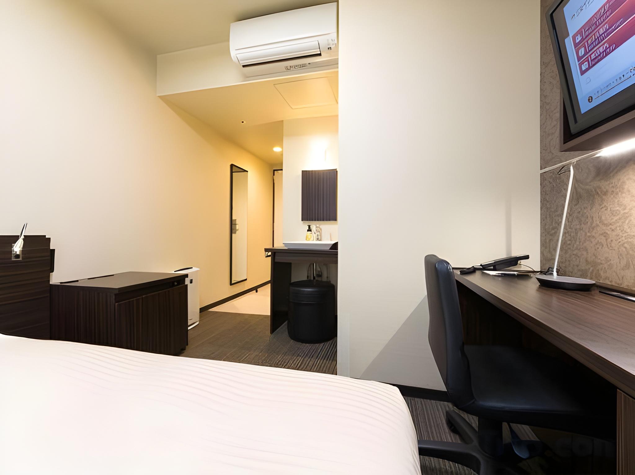 Semi Room, Single, Semi Double Bed, Large, Smoking