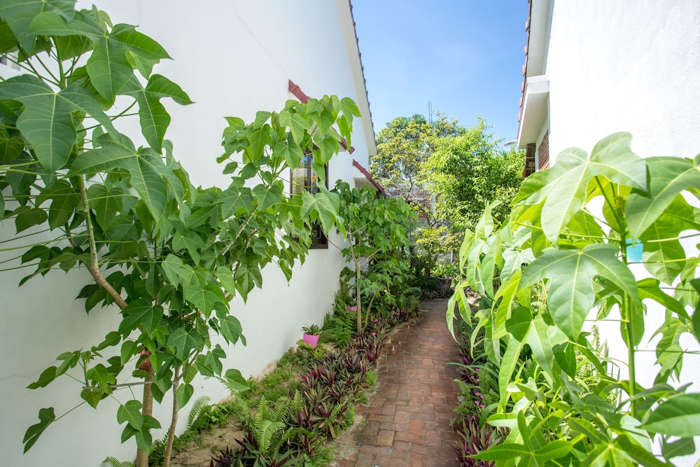 Red Flower Cottages Homestay 62/72
