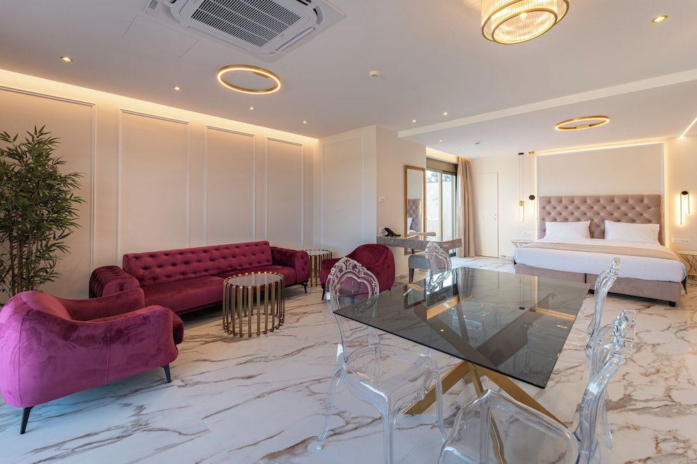 Philia Center Suites 53/73