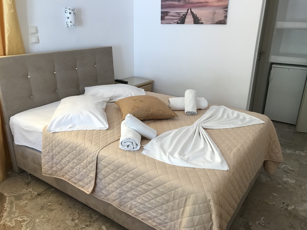 ROOM, SINGLE