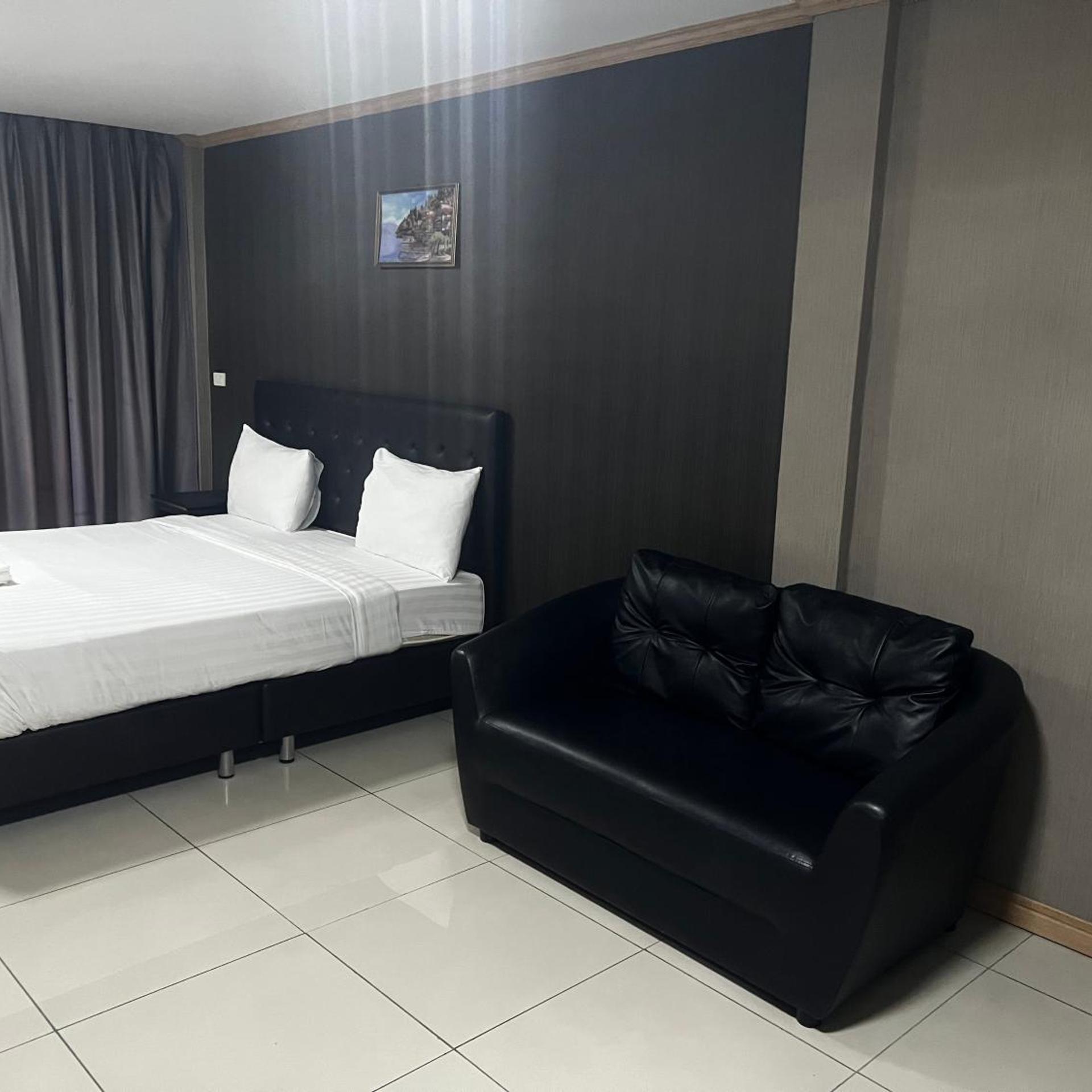 Apsara INN Pattaya, Thailand 24/57