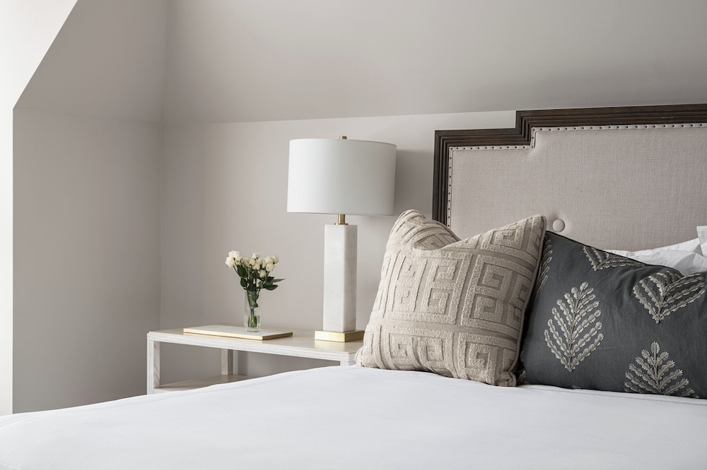 86 State Circle - Luxury Boutique Hotel 10/28