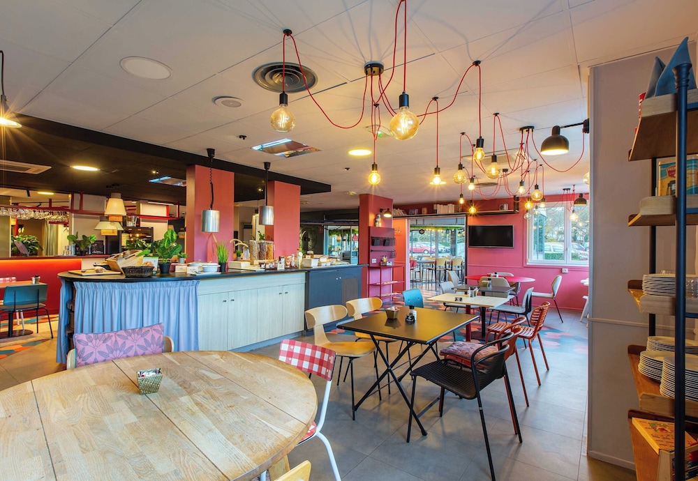 restaurant cafeteria