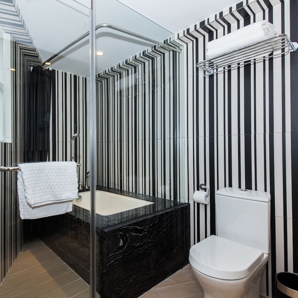 Caravel Hotel 49/54