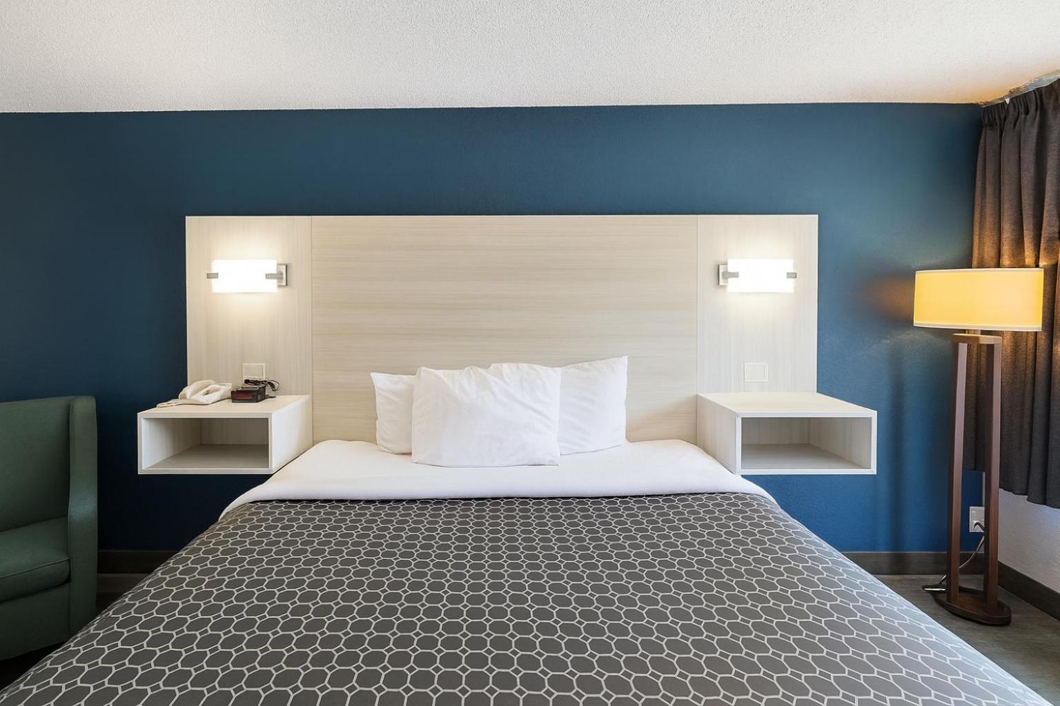 Efficiency, Suite, King Bed