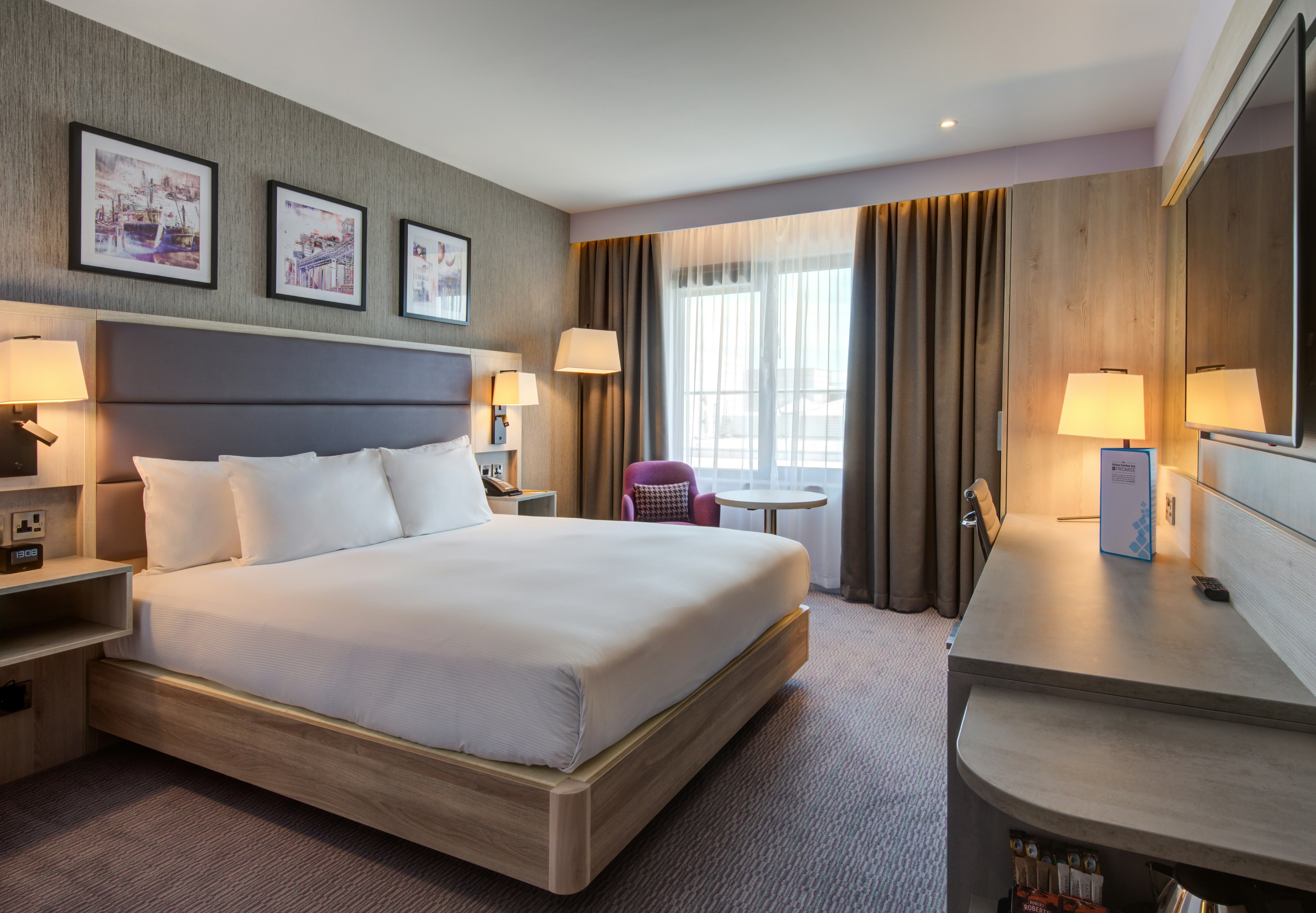ROOM, KING BED, RIVER VIEW