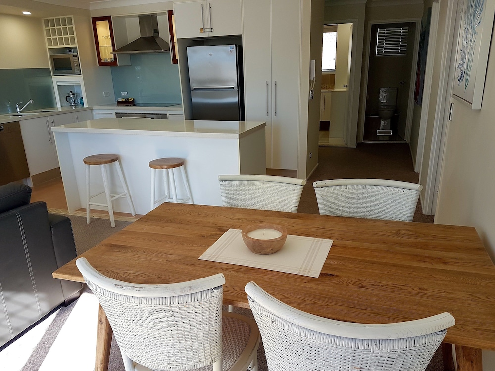 Outrigger Resort 63/76