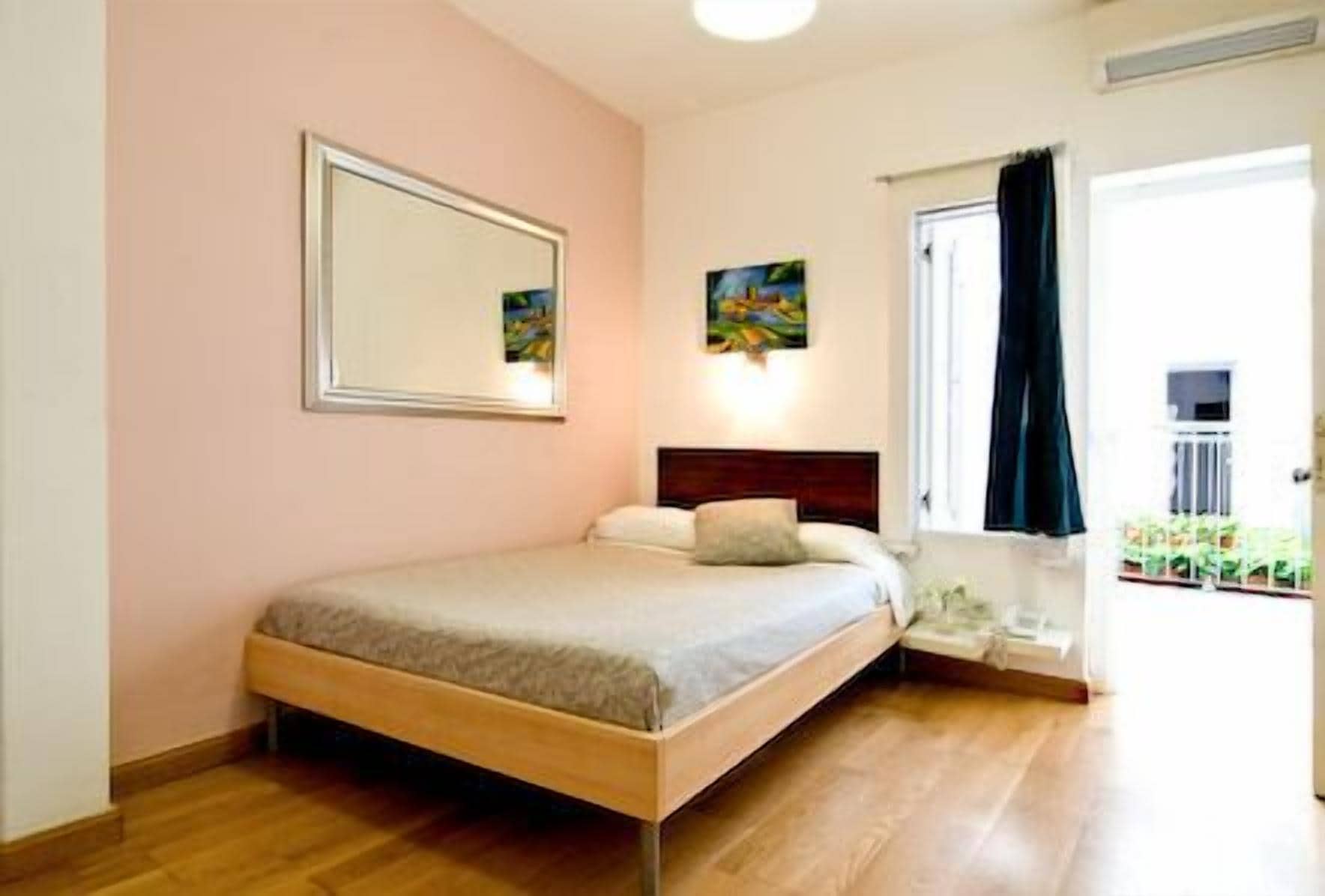 INTERIOR, STANDARD, DOUBLE BED