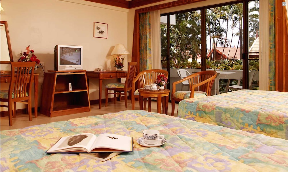 SAFARI BEACH HOTEL 34/48