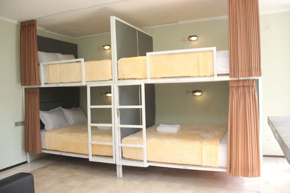 Ala Hostel 40/40