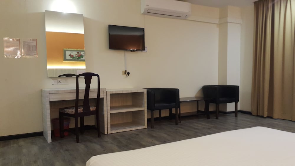 RED ROCK HOTEL 30/45