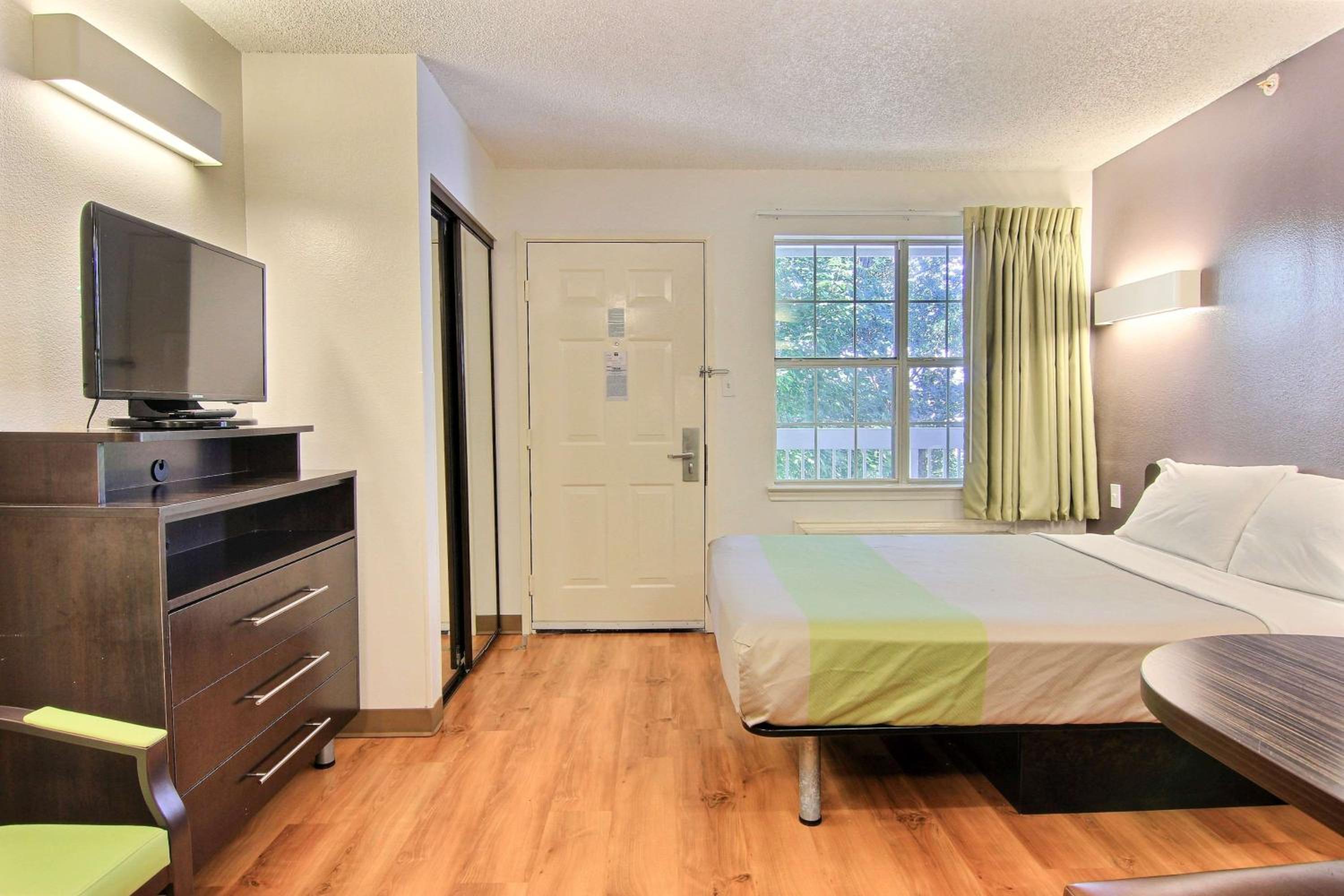 ROOM, QUADRUPLE, ACCESSIBLE