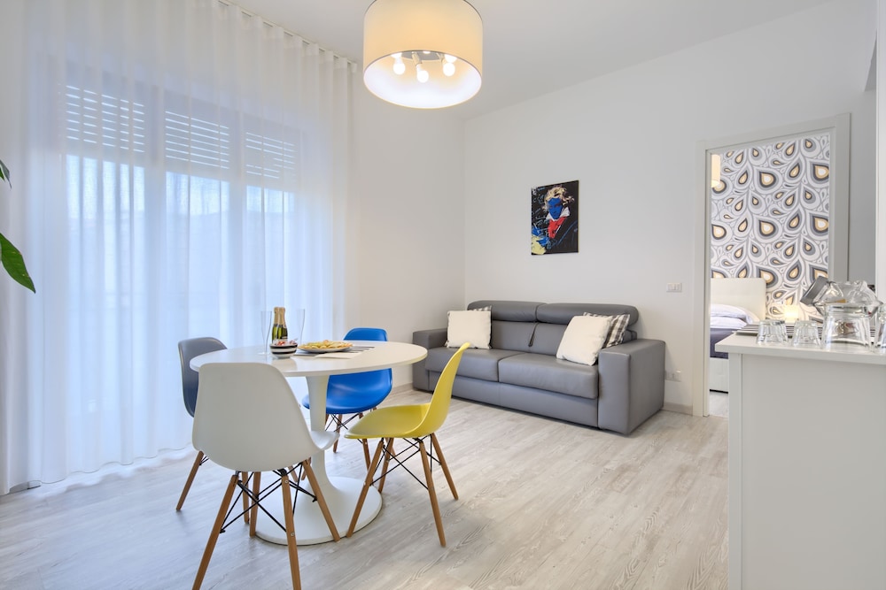 Flower Suites Sorrento 22/39