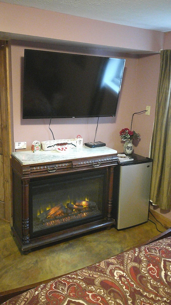 Lil Black Bear Inn 12/74
