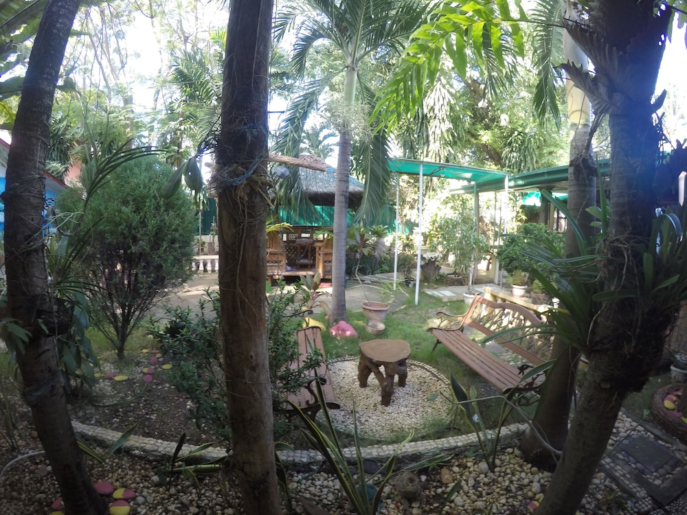D Lucky Garden Inn 45/48