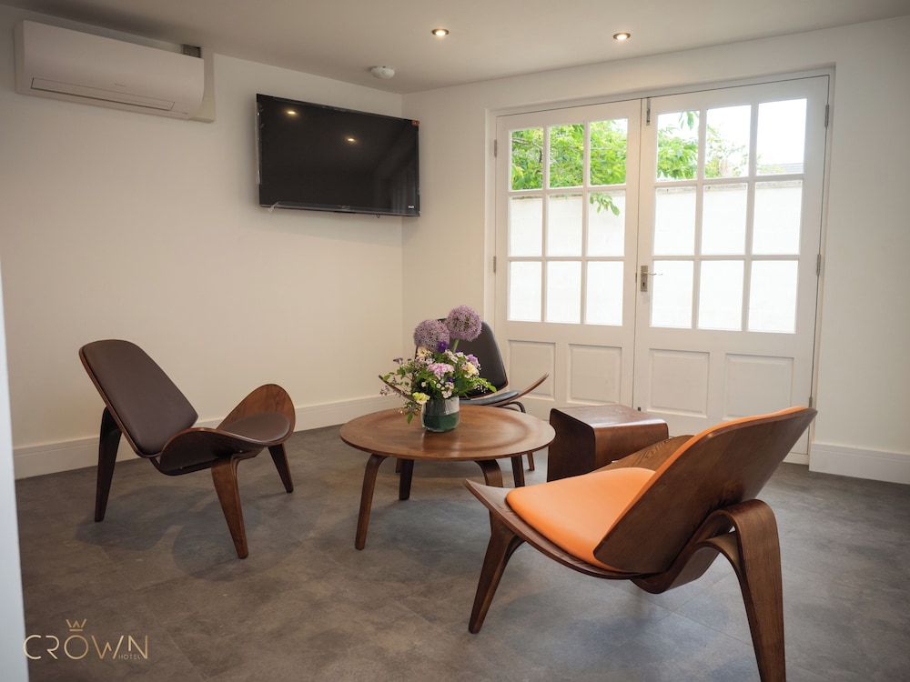 Crown Hotel 33/48