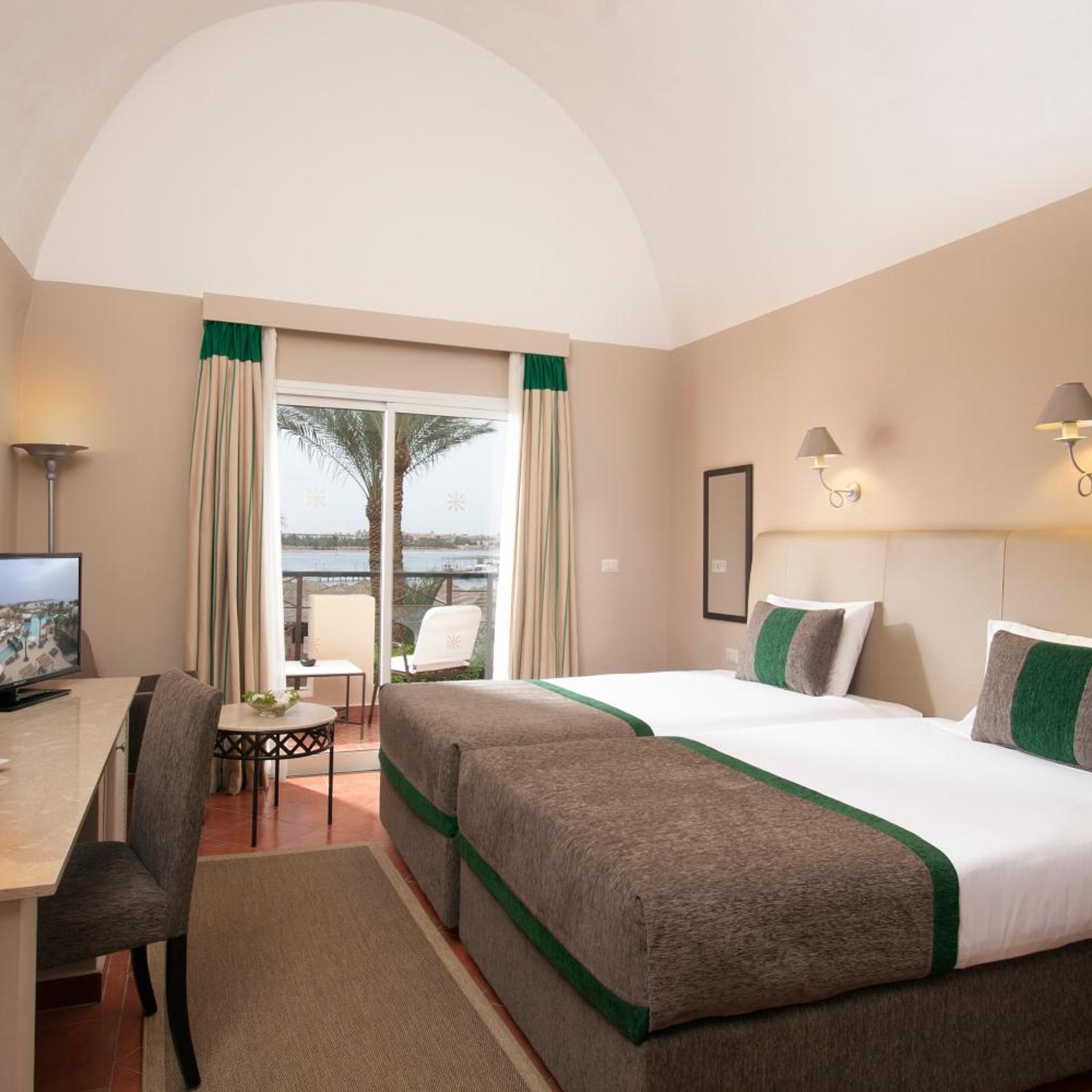 Superior, Family, Double or Twin Bed, Lateral Side Sea View