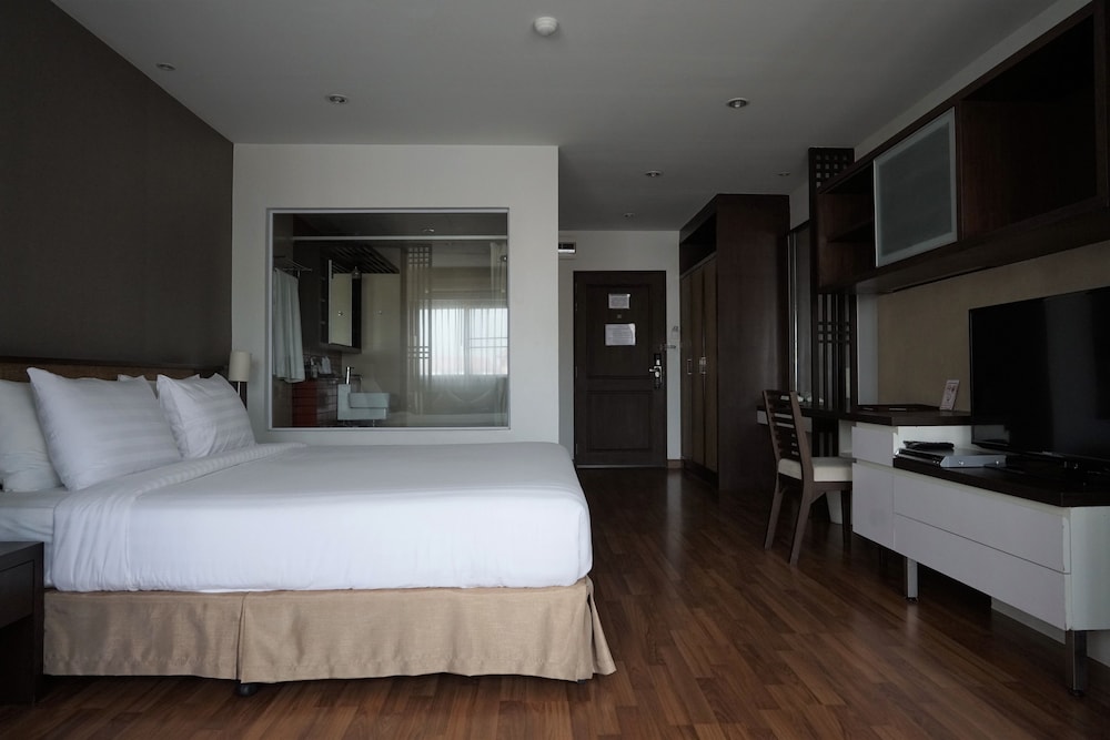 The Grand Napat 8/61