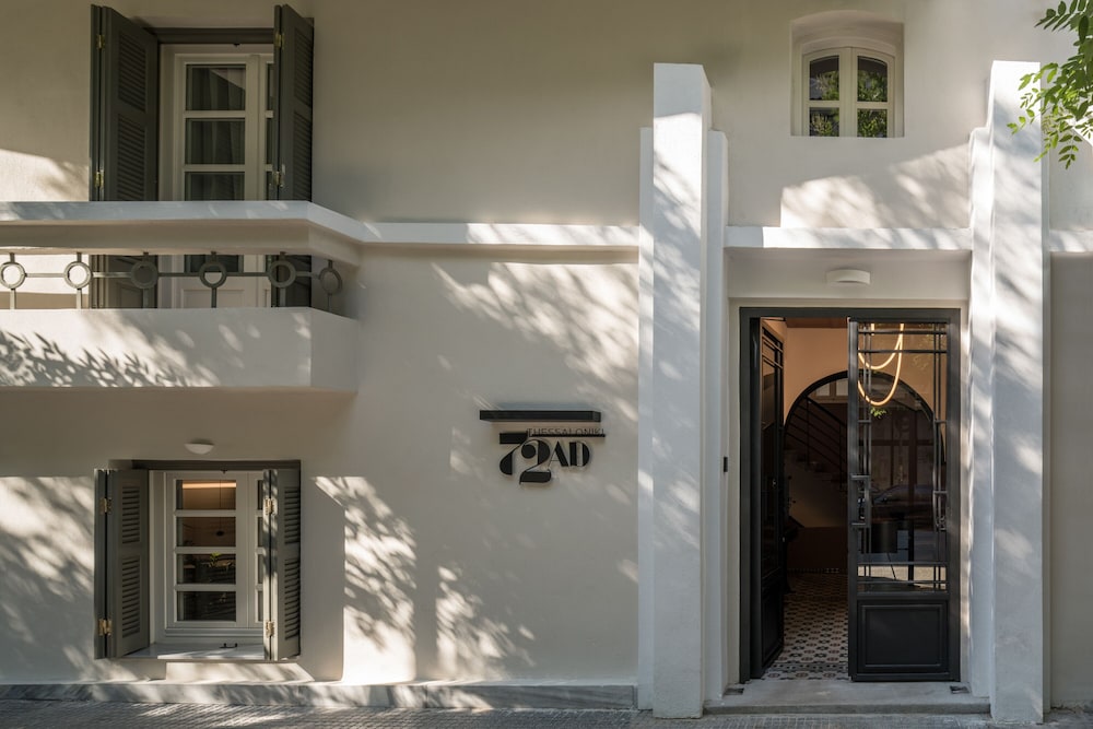 72 AD Suites 4/57