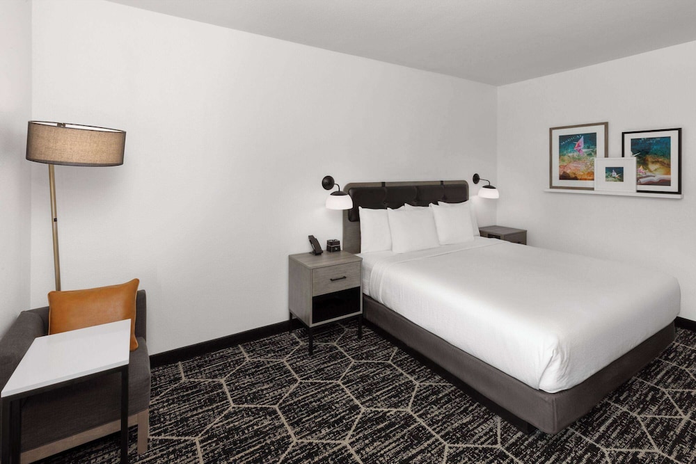 La Quinta Inn & Suites by Wyndham Austin Parmer Tech Ridge 7/24