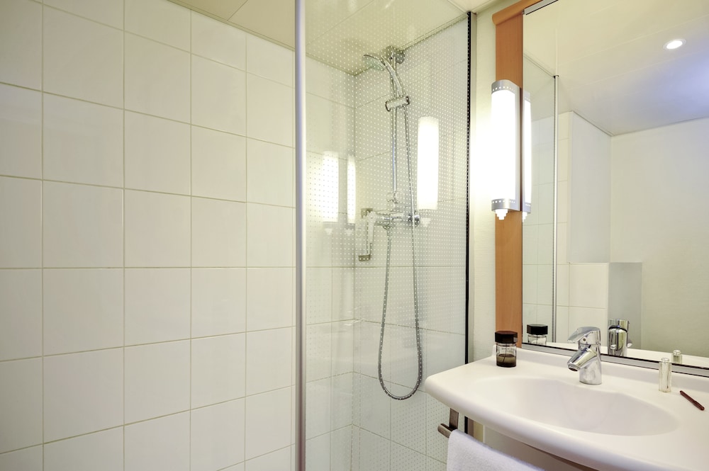 Ibis Lille Centre Gares 15/68