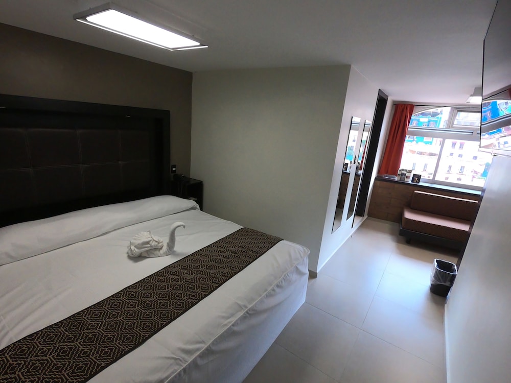 Hotel San Diego 8/50