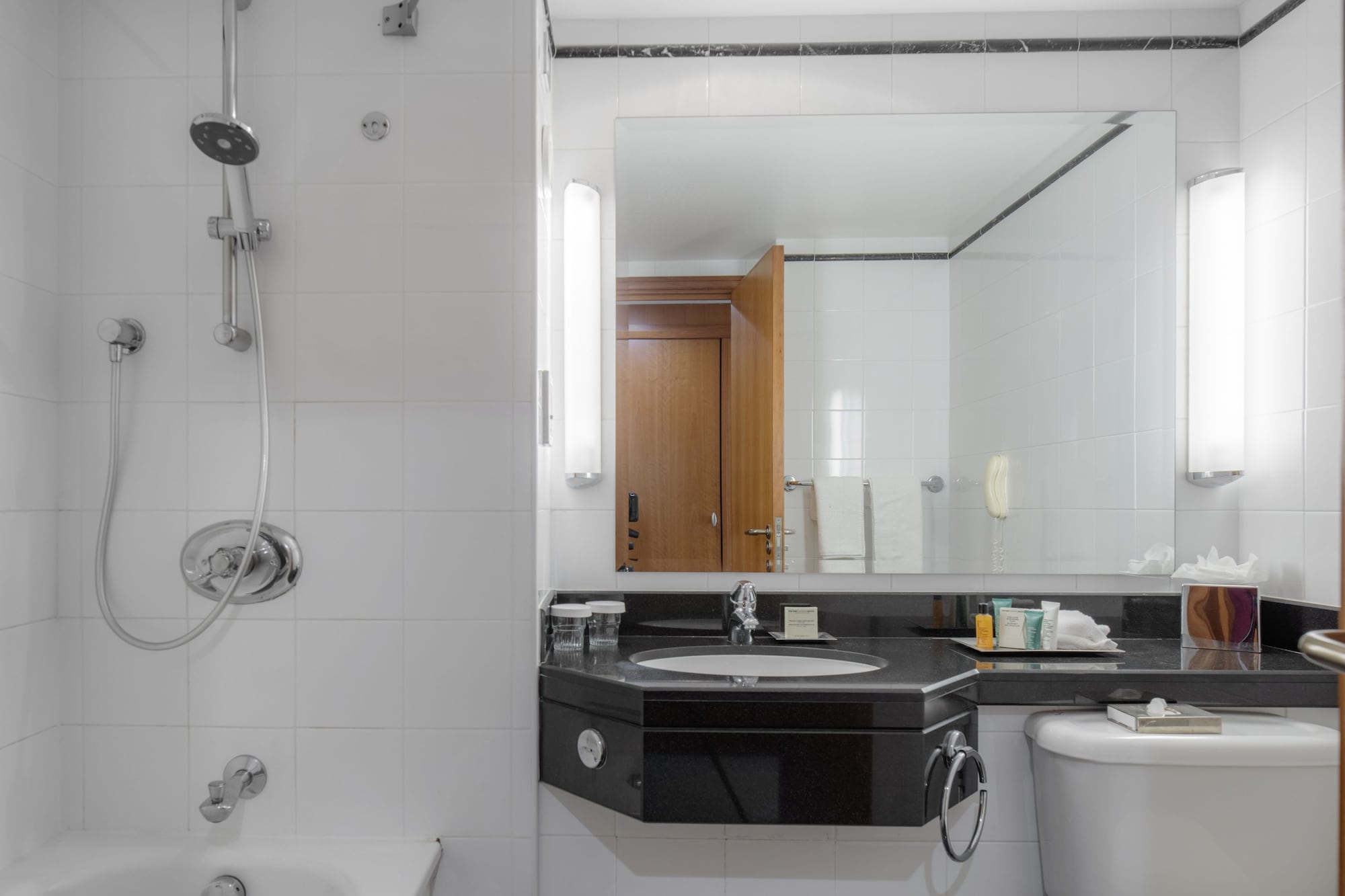غرفة ديلوكس بسريرين مزدوجين، Hilton Belfast 4/4