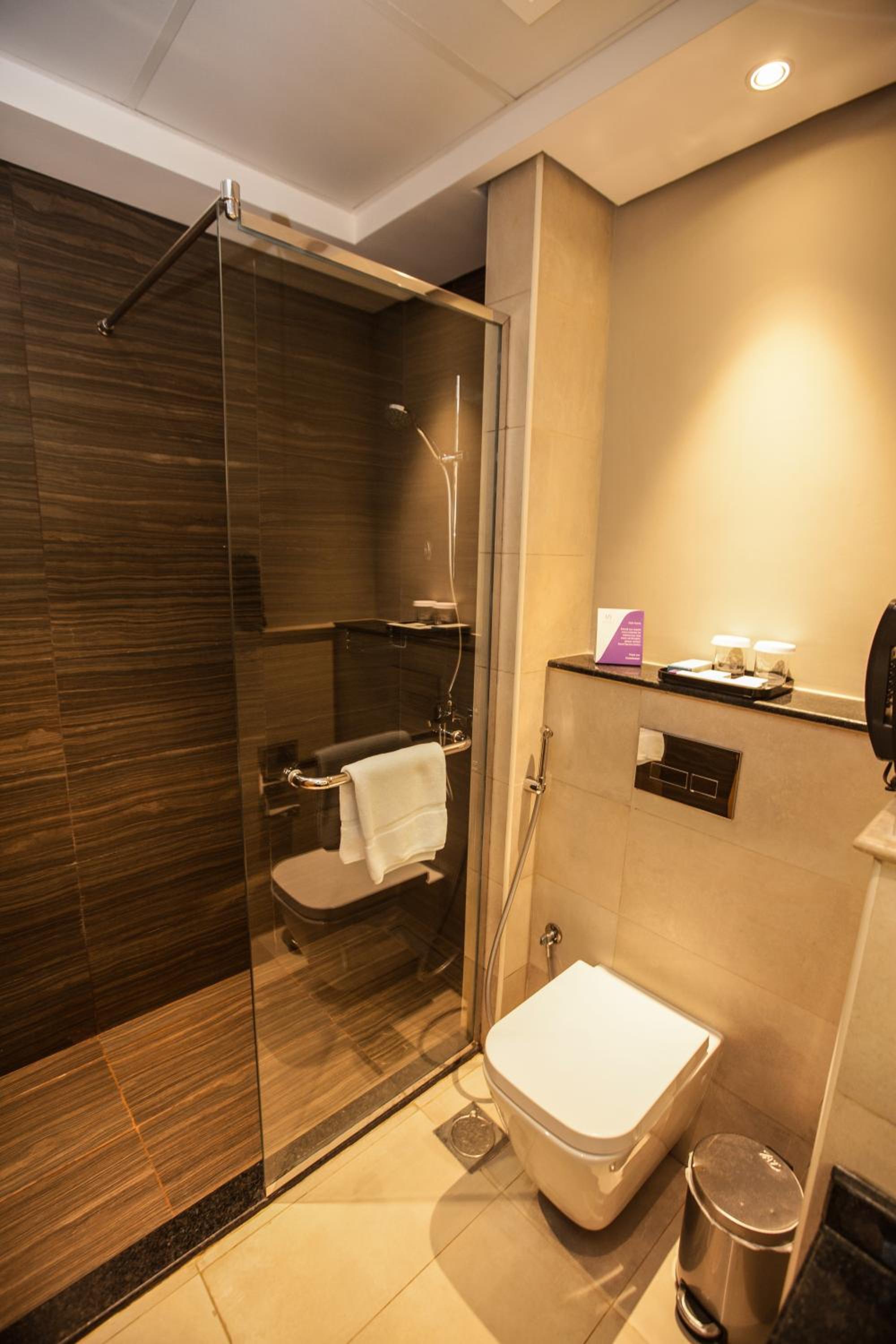 غرفة بسرير فردي، Flora Inn Dubai 4/5