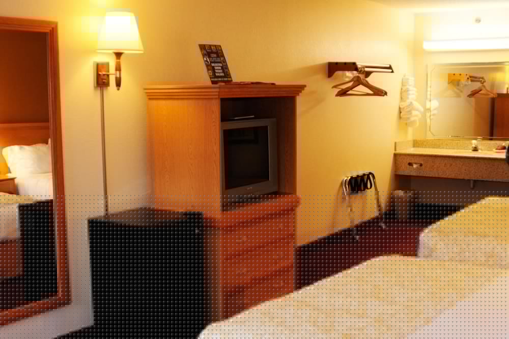 Whispering Hills Inn 15/35