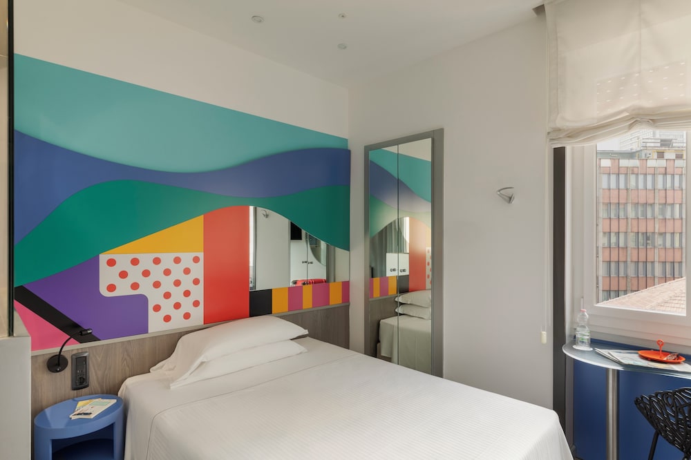 ROOM, SINGLE