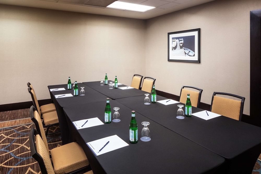 DoubleTree by Hilton Washington DC Silver Spring 48/55